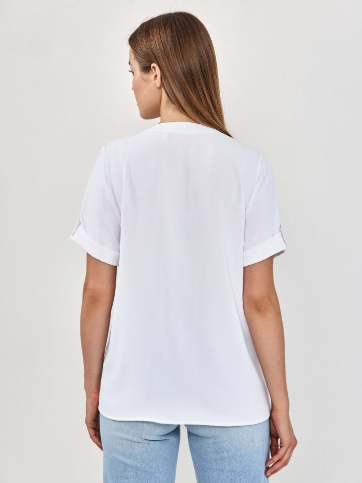 חולצה V כפתורים PROMO בצבע לבן