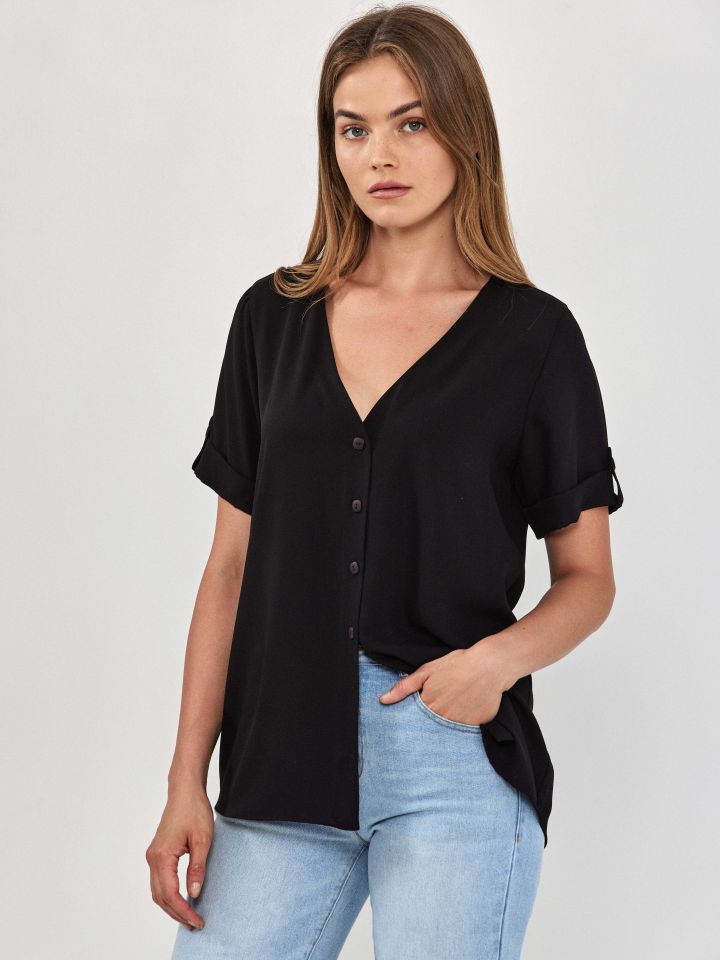 חולצה V כפתורים PROMO בצבע שחור