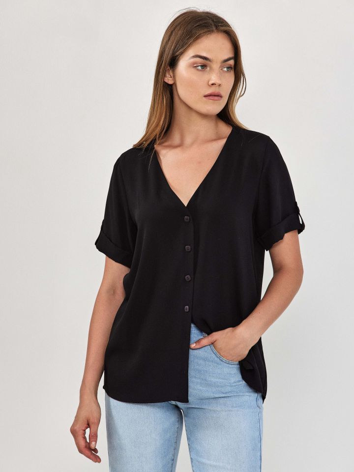 חולצה V כפתורים PROMO בצבע שחור