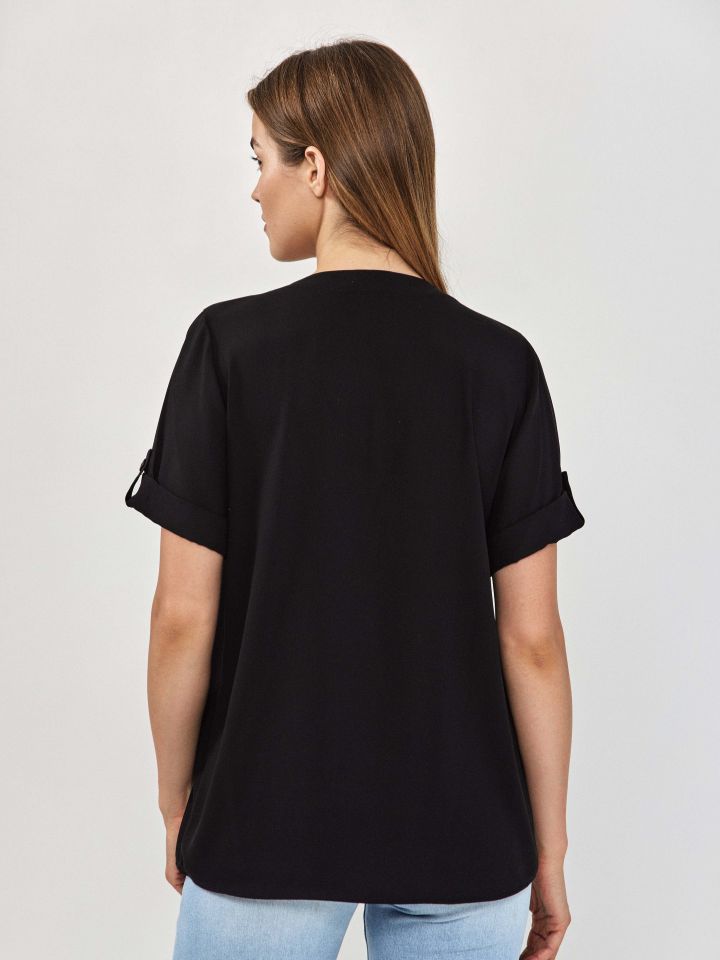 חולצה V כפתורים PROMO בצבע שחור