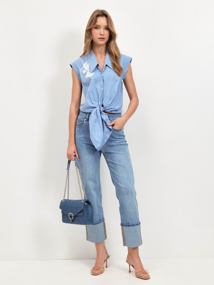 חולצה פסים קשירה פייטים בצבע כחול / אופוויט