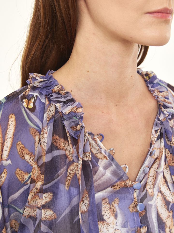 חולצה דפוס פרפרים ופרחים בצבע פרחוני