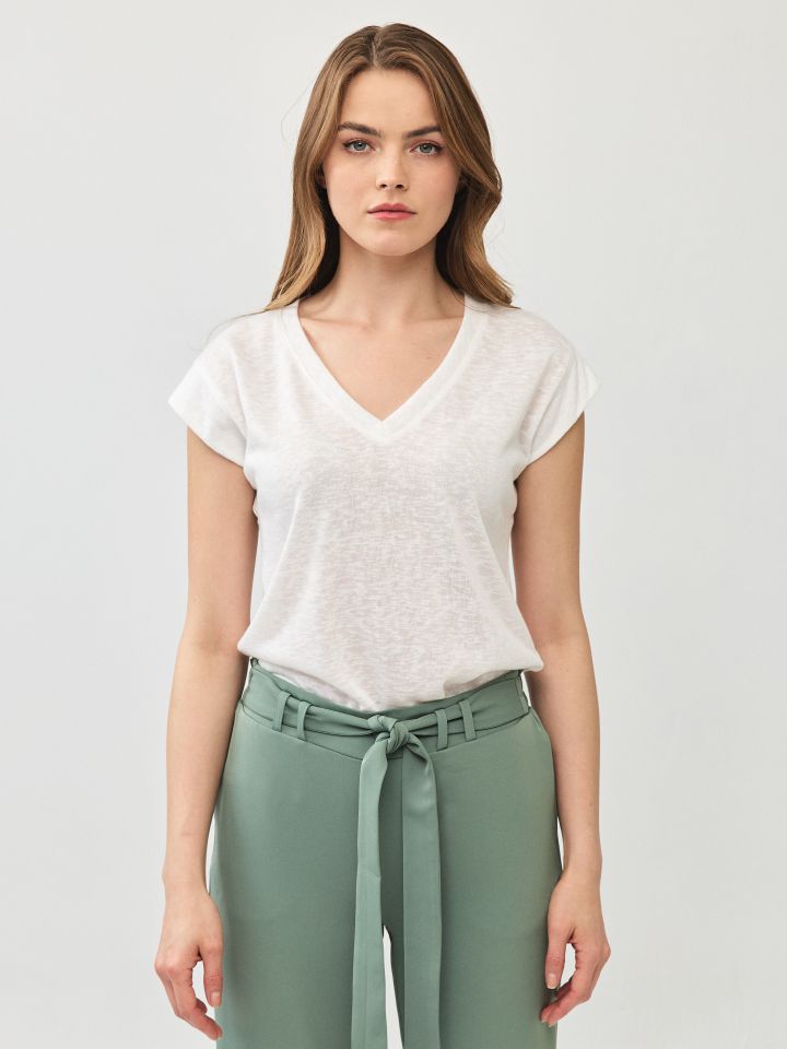 חולצה V סלאב PROMO בצבע אופוויט