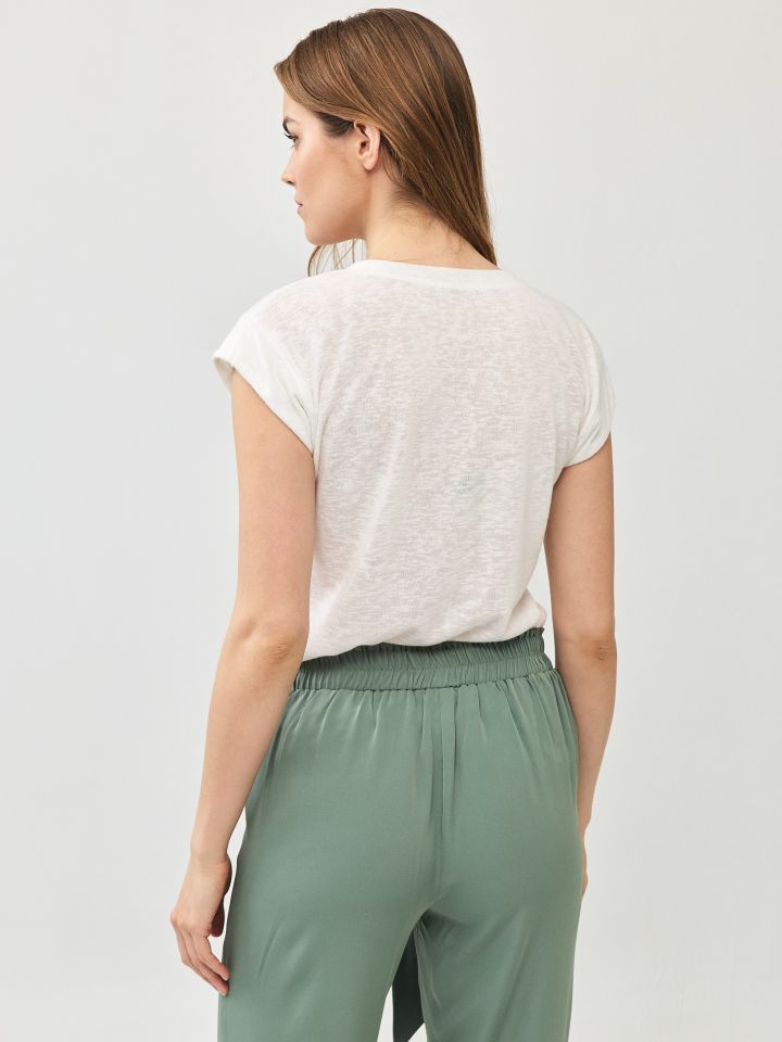 חולצה V סלאב PROMO בצבע אופוויט