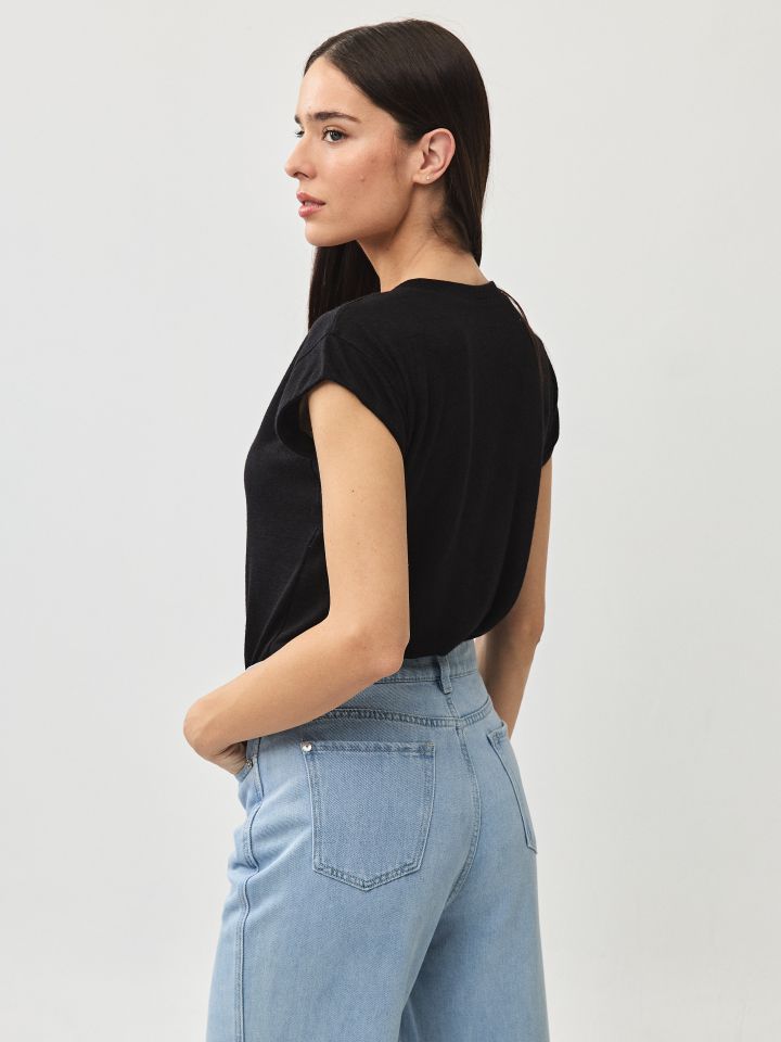 חולצה V סלאב PROMO בצבע שחור