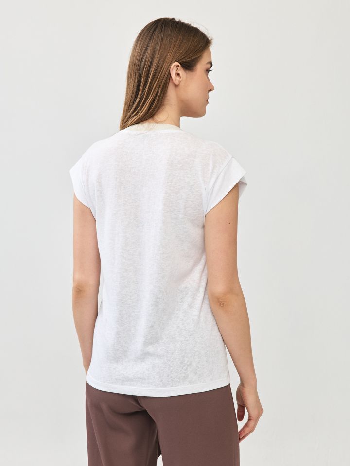 חולצה V סלאב סרט PROMO בצבע אופוויט