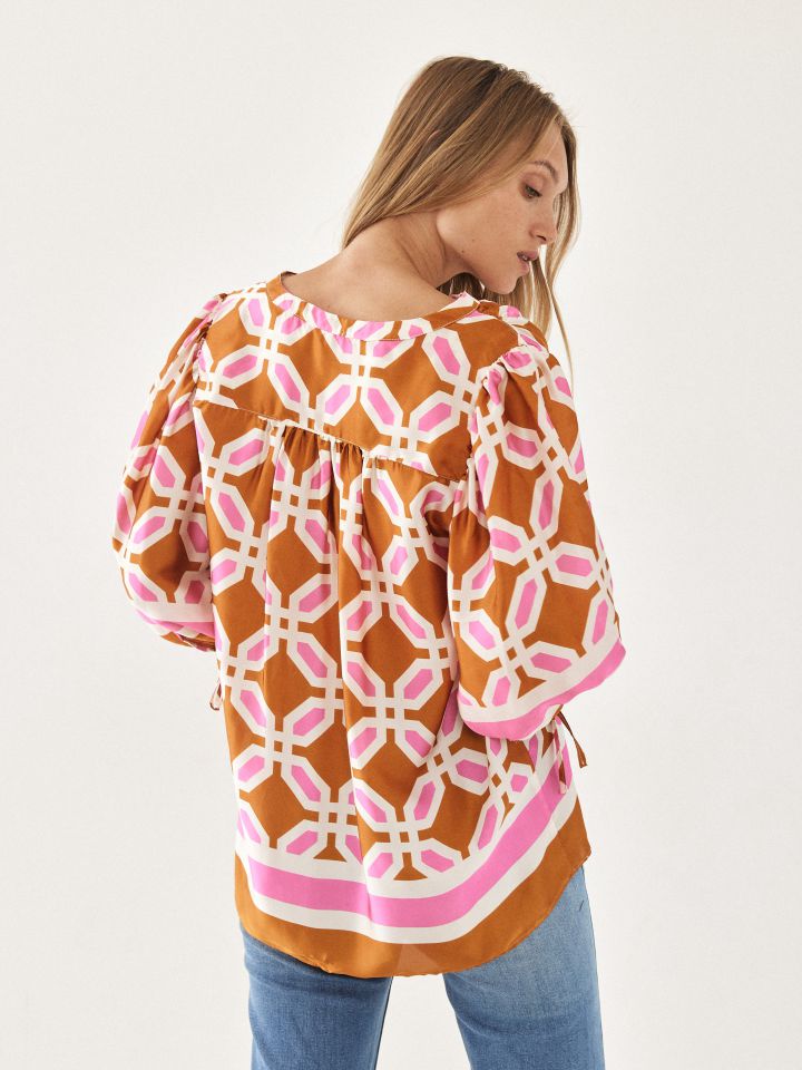 חולצה סטן דפוס בורדורה בצבע ורוד עתיק