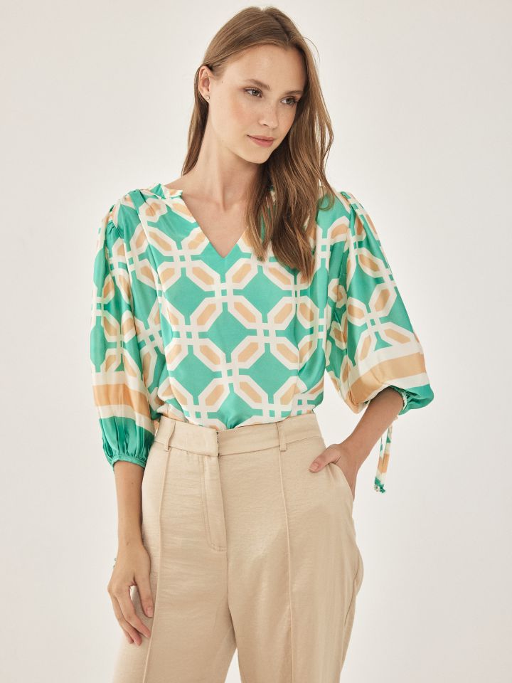 חולצה סטן דפוס בורדורה בצבע ירוק בהיר