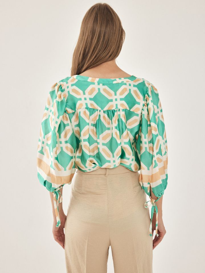 חולצה סטן דפוס בורדורה בצבע ירוק בהיר