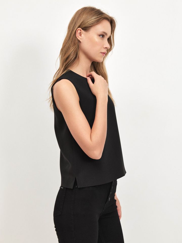 חולצה NATALY רוכסן בגב בצבע שחור