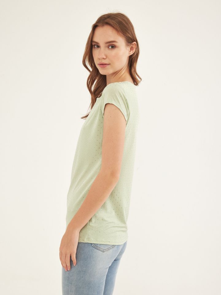 חולצה פתח לב ניטים בצבע ירוק אניס