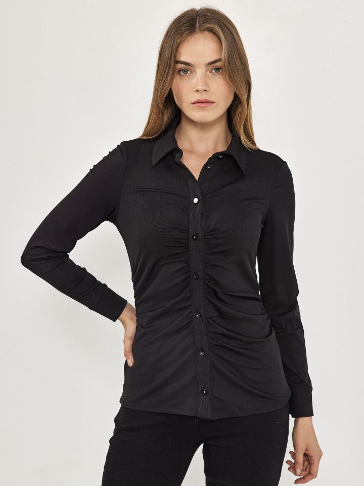 חולצה ריב צוארון בצבע שחור