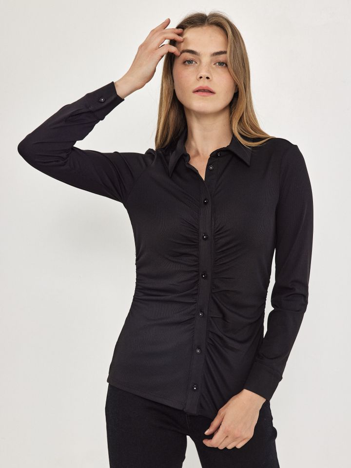 חולצה ריב צוארון בצבע שחור