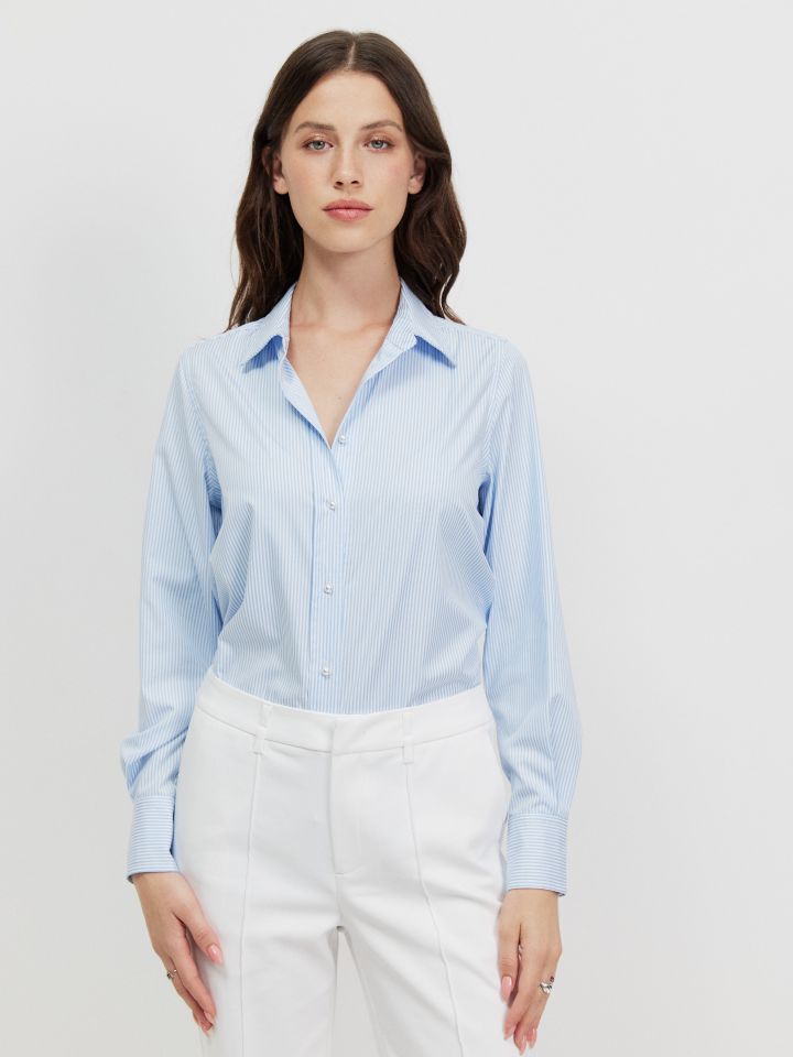 חולצה פסים כפתורי פנינה בצבע תכלת מעושן