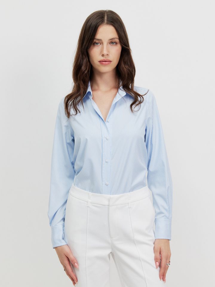 חולצה פסים כפתורי פנינה בצבע תכלת מעושן