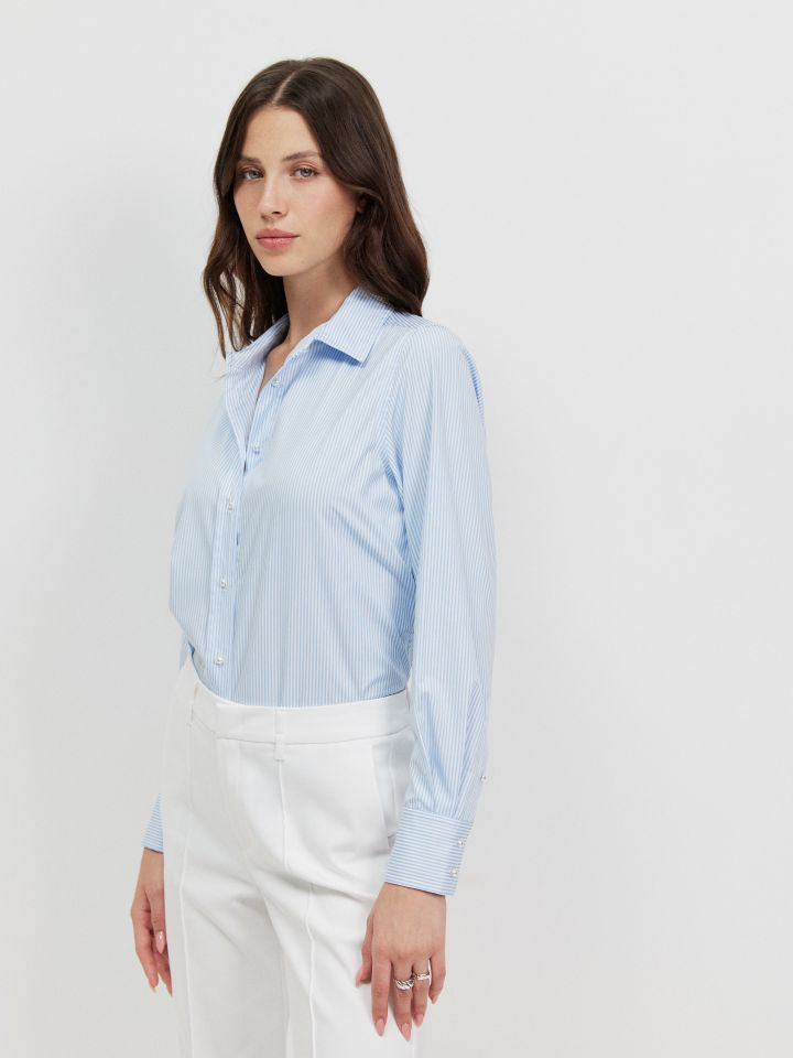 חולצה פסים כפתורי פנינה בצבע תכלת מעושן