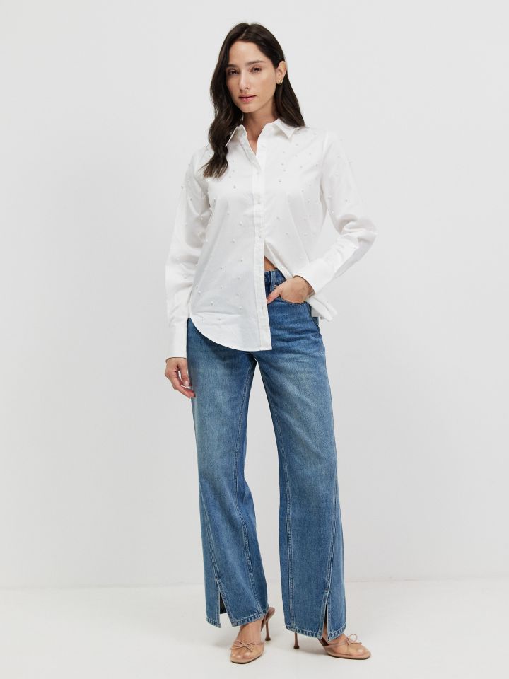 חולצה מכופתרת דמוי פנינים בצבע לבן