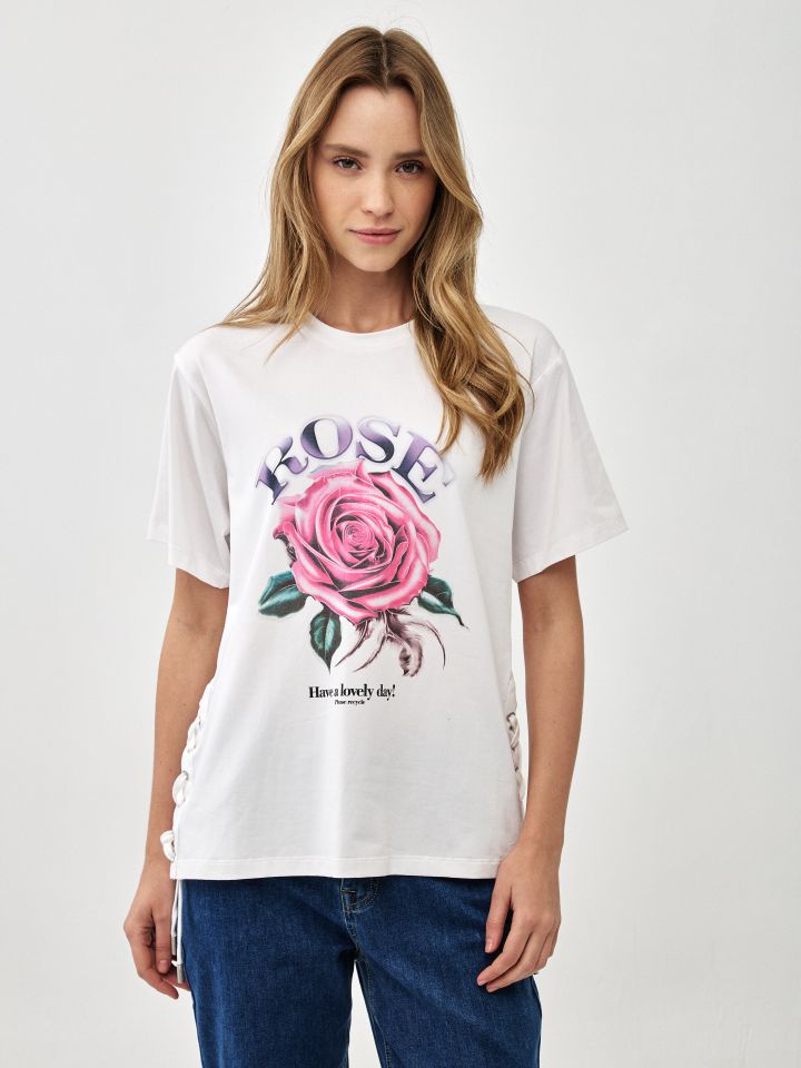 חולצה ROSE שרוכים בצד בצבע לבן