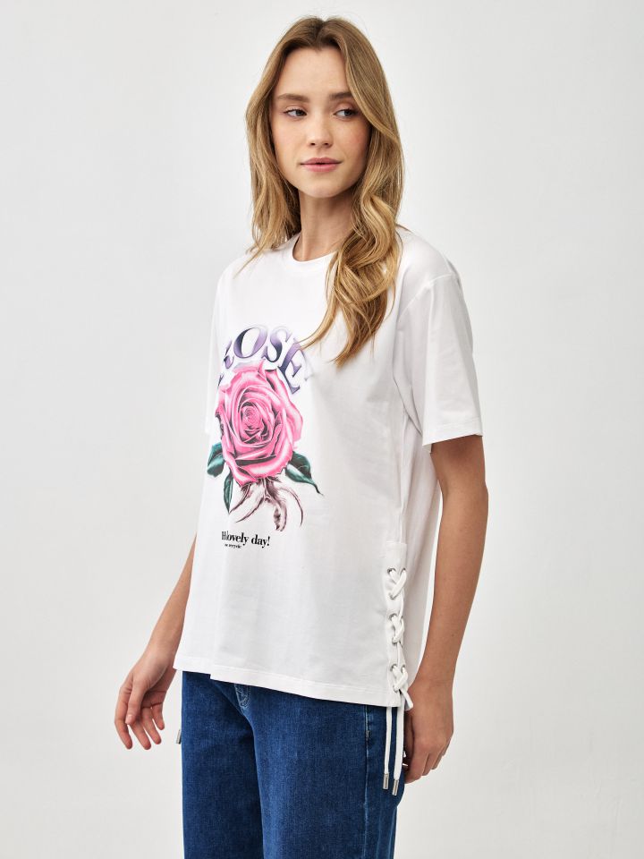 חולצה ROSE שרוכים בצד בצבע לבן