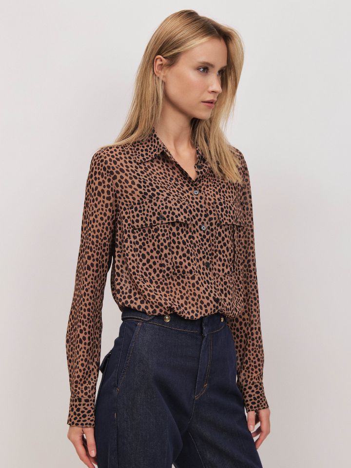 חולצה דפוס מנומר כיסים בצבע מנומר