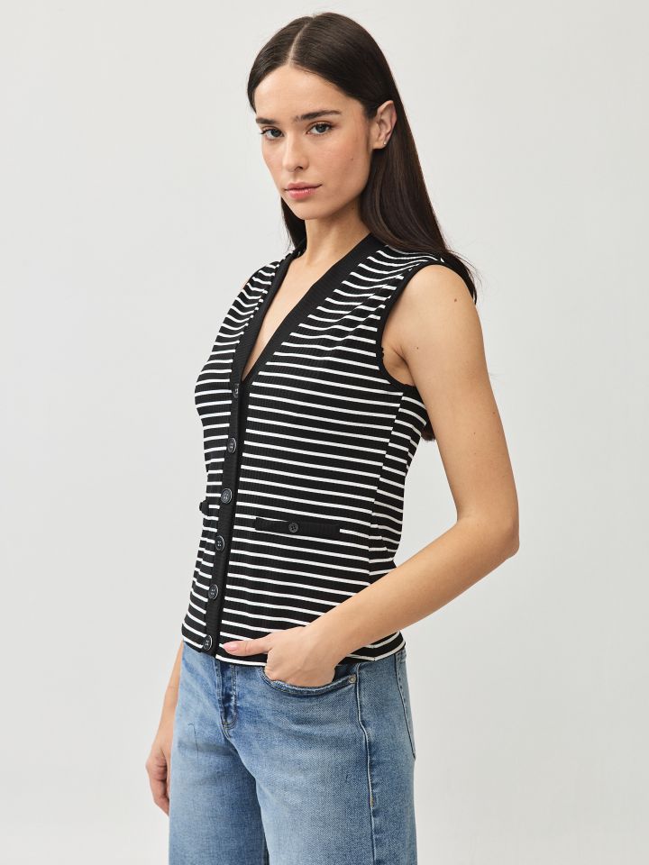 חולצה ריב פסים + כפתורים בצבע שחור