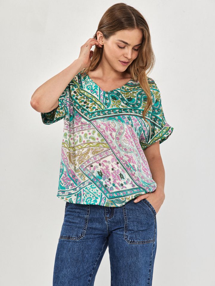 חולצה V דפוס טאי אן די בצבע ירוק