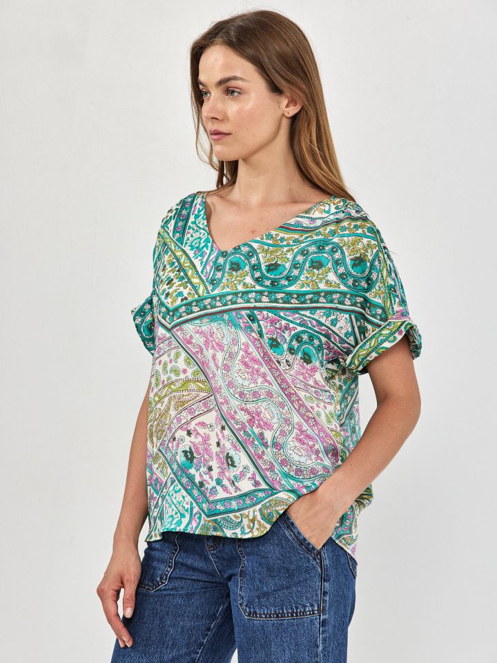 חולצה V דפוס טאי אן די בצבע ירוק