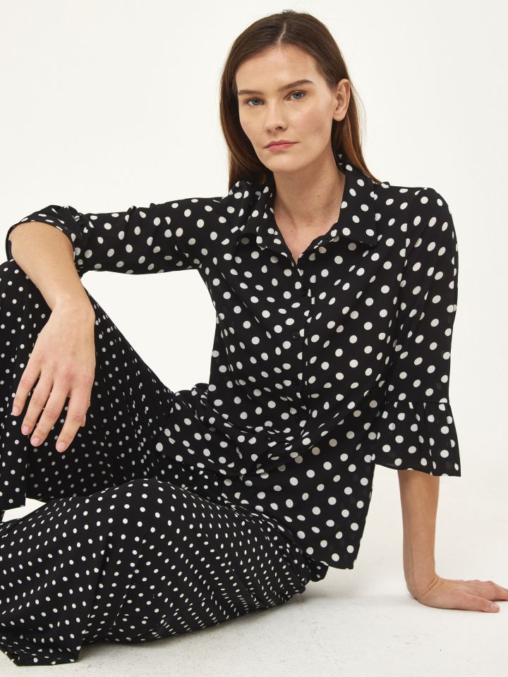 חולצה צוארון נקודות בצבע נקודות