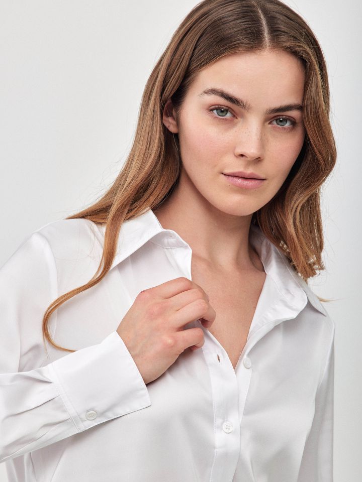 חולצה סטן PROMO שרוול ארוך בצבע לבן