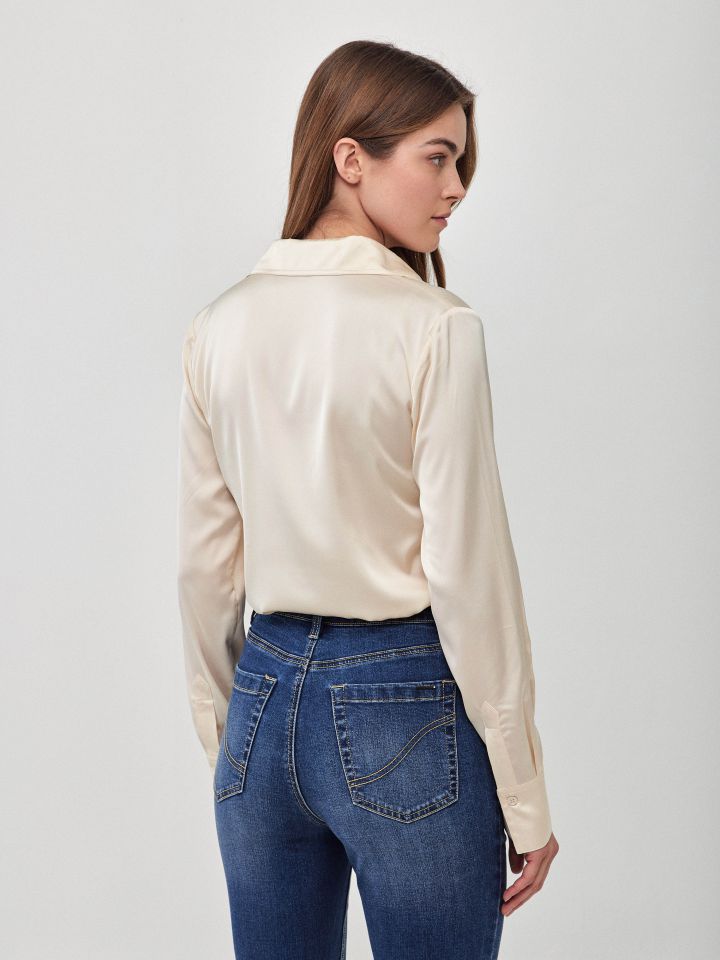 חולצה סטן PROMO שרוול ארוך בצבע שמפניה