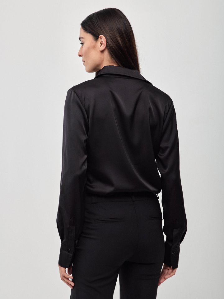 חולצה סטן PROMO שרוול ארוך בצבע שחור