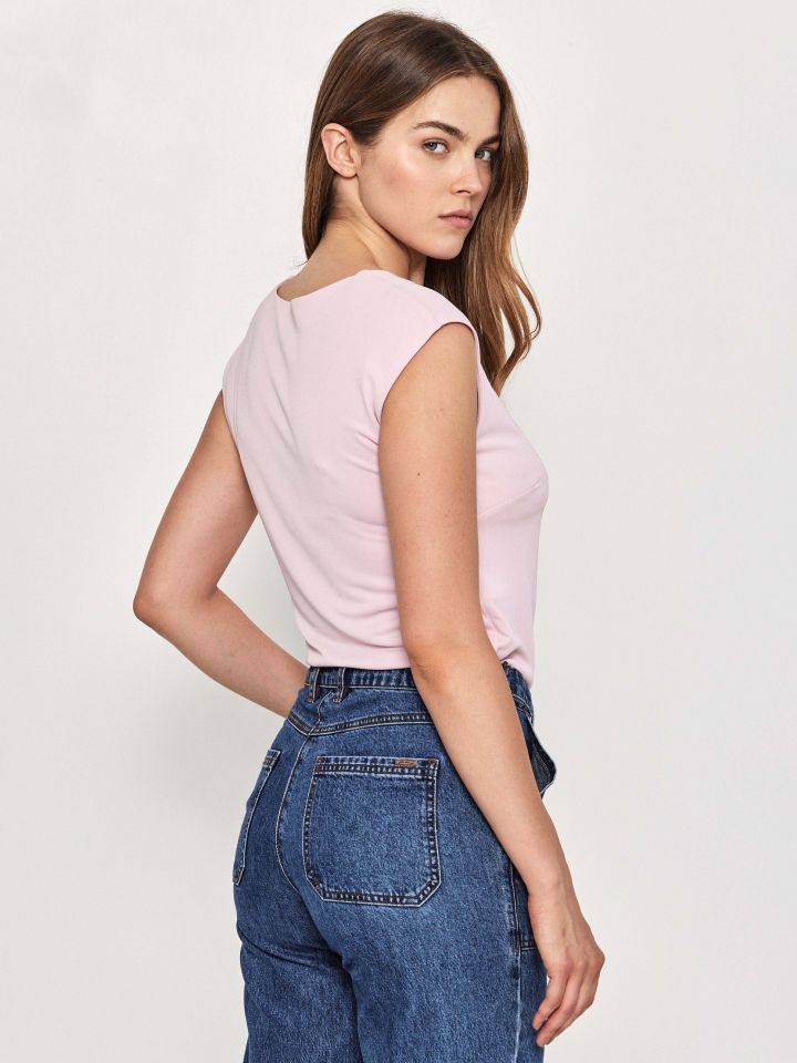 חולצה פתח שרשראות בצבע ורוד