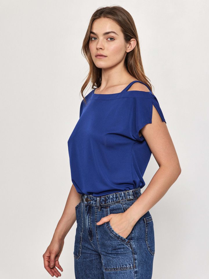 חולצה פתח בכתף אמזון בצבע כחול רויאל