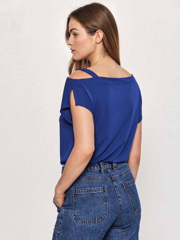 חולצה פתח בכתף אמזון בצבע כחול רויאל