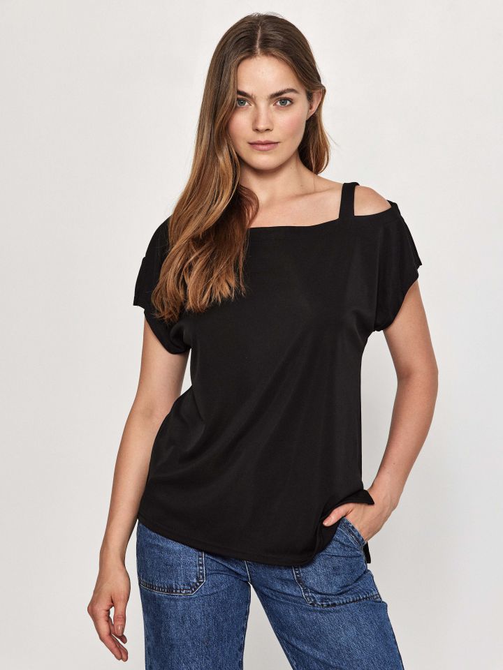 חולצה פתח בכתף אמזון בצבע שחור