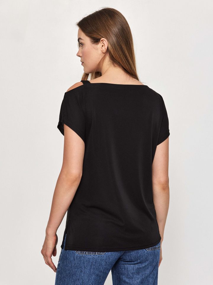 חולצה פתח בכתף אמזון בצבע שחור