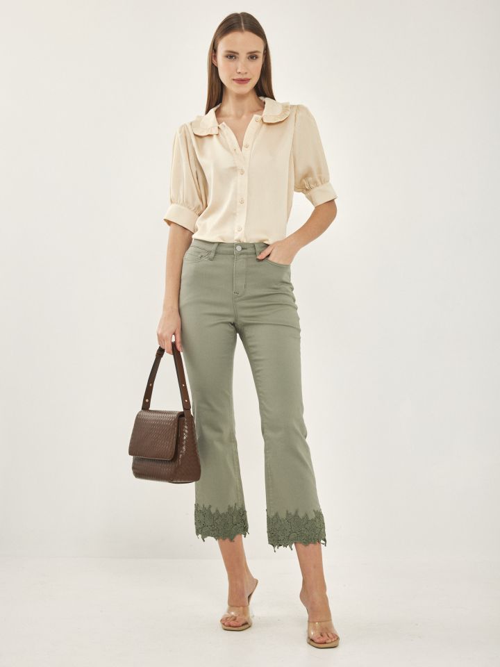 חולצה מכופתרת מלמלה בצבע בייז’