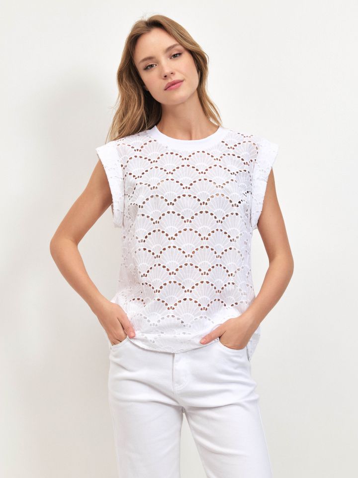 חולצה תחרה פתח ריב בצבע לבן