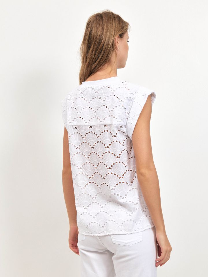 חולצה תחרה פתח ריב בצבע לבן