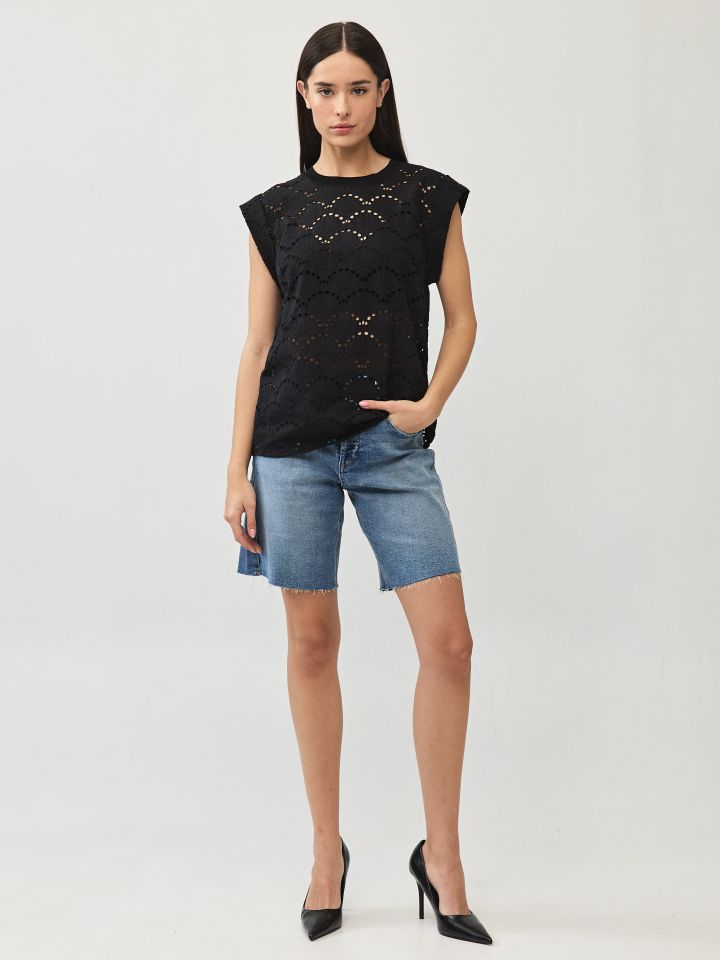 חולצה תחרה פתח ריב בצבע שחור