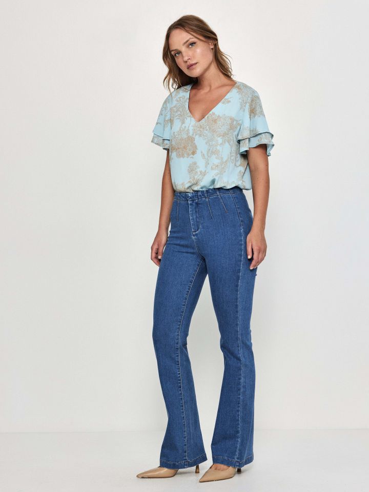 חולצה V דפוס PROMO בצבע תכלת/חום