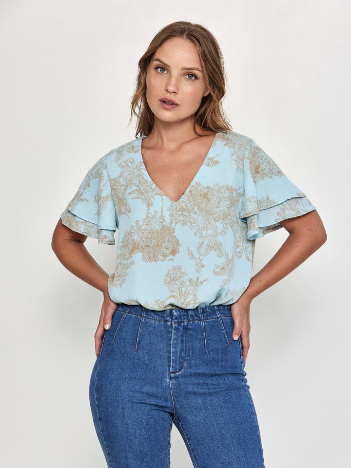 חולצה V דפוס PROMO בצבע תכלת/חום