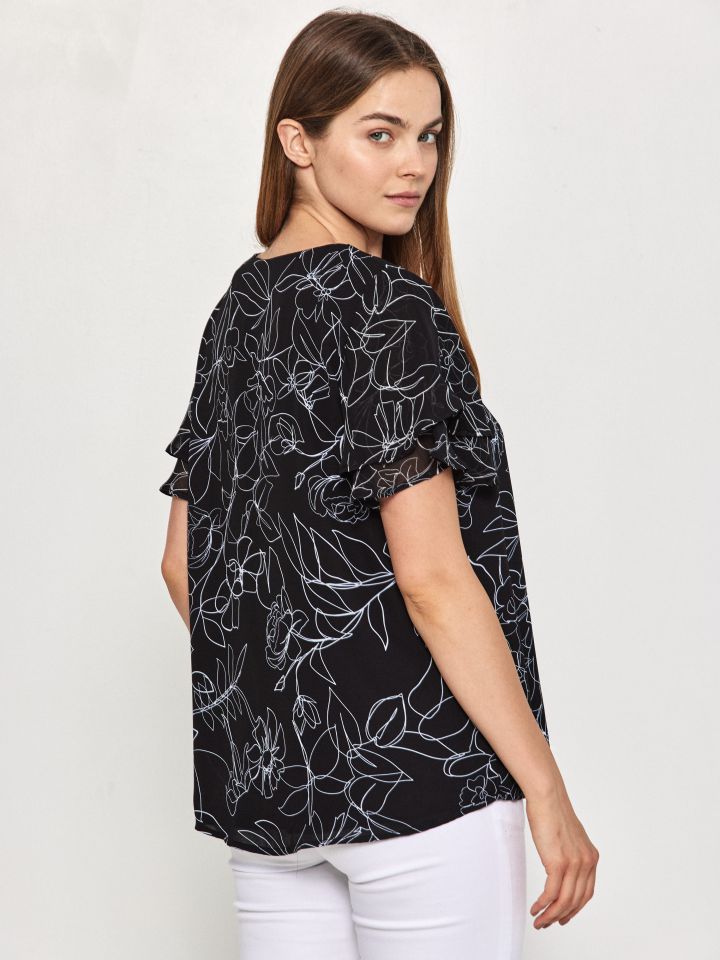 חולצה V דפוס PROMO בצבע שחור