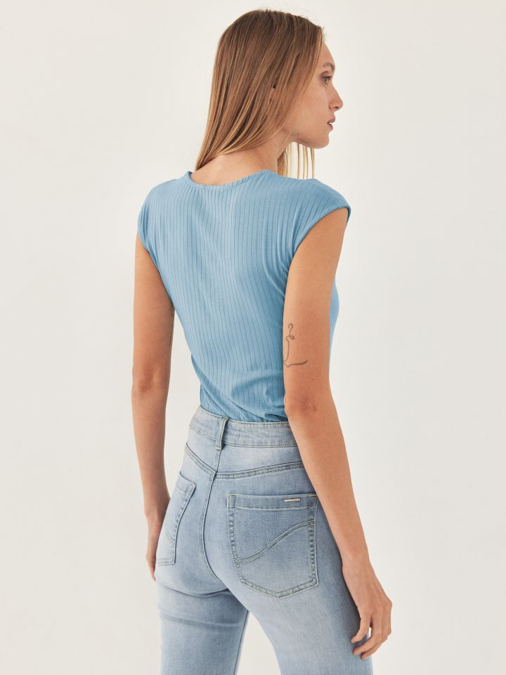 חולצה ריב PROMO V בצבע תכלת