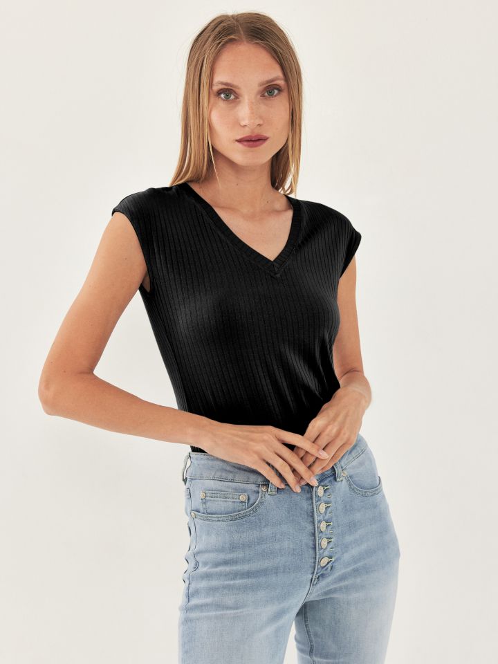 חולצה ריב PROMO V בצבע שחור