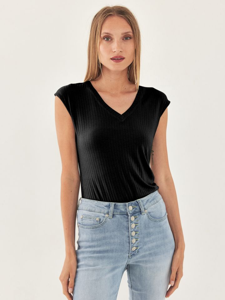 חולצה ריב PROMO V בצבע שחור