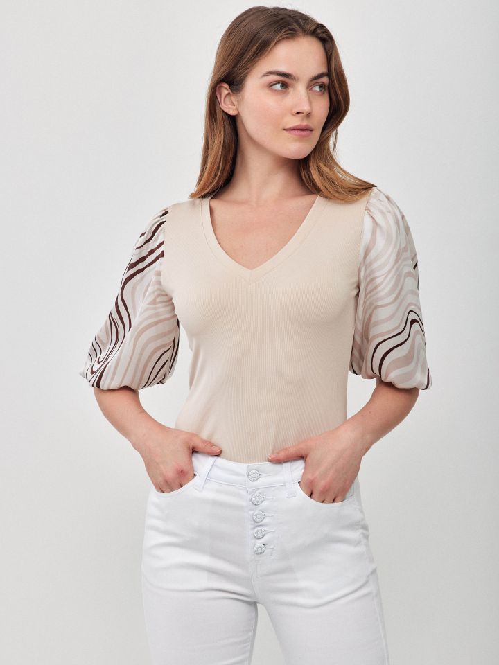 חולצה ריב V שרוול דפוס בצבע בייז’