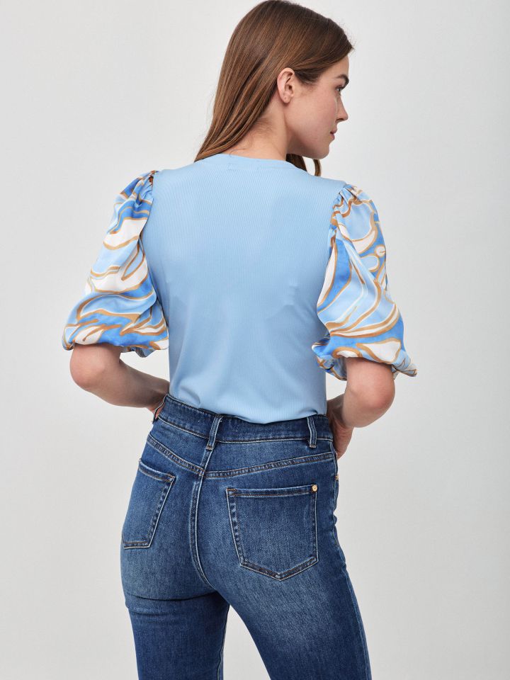 חולצה ריב V שרוול דפוס בצבע תכלת