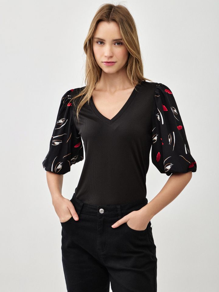חולצה ריב V שרוול דפוס בצבע שחור
