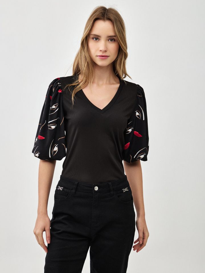 חולצה ריב V שרוול דפוס בצבע שחור